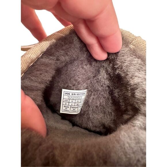 NWOT UGG Kids Classic Short Forest Night/Dune Boot Size 3 - Picture 4 of 6